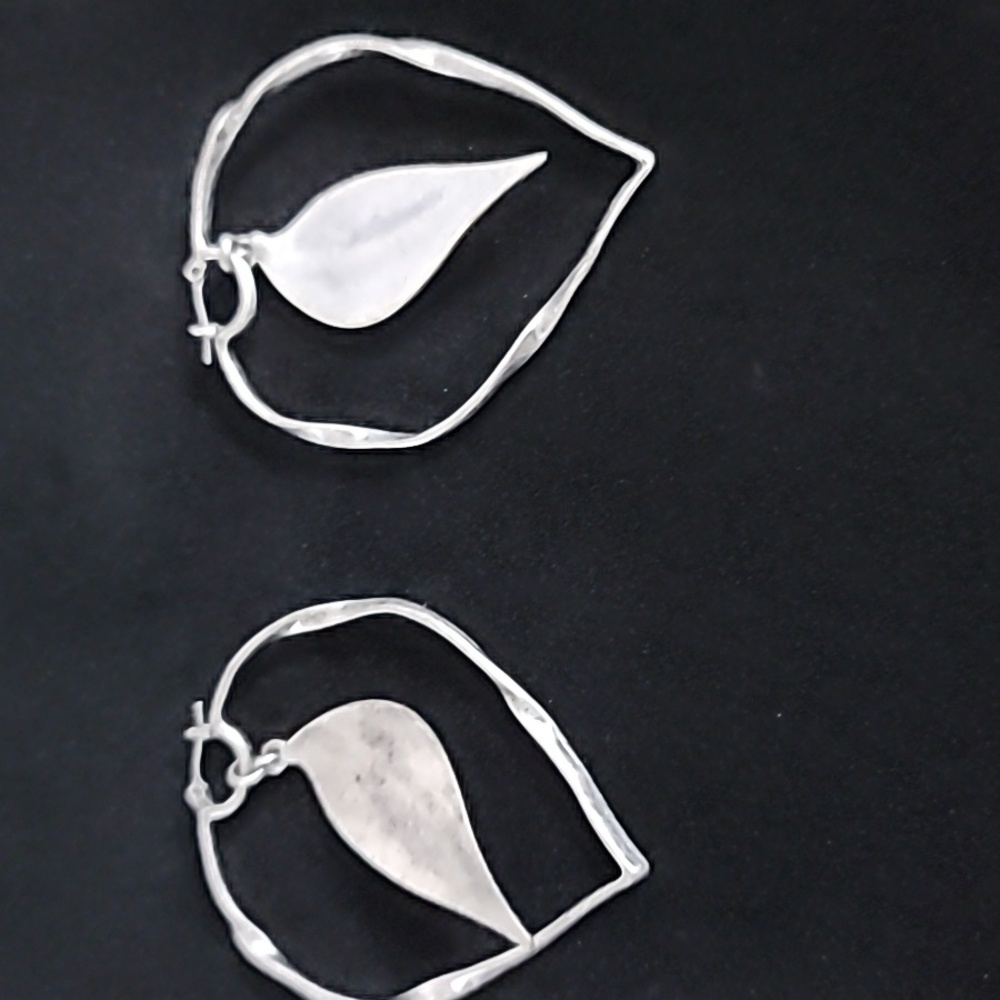 Leaf Hoop Earrings - Picture 4 of 4